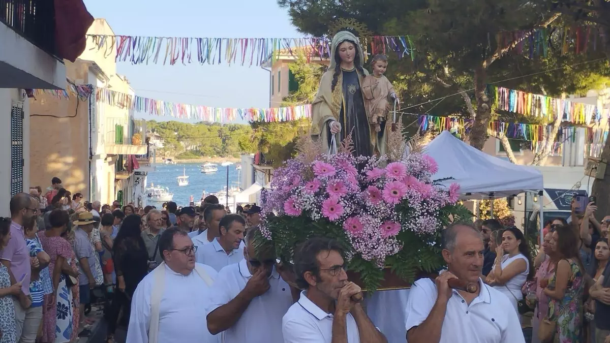 La Mare de Déu del Carme sale a navegar en diferentes puertos de la isla