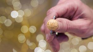 La bola del sorteo extraordinario de Navidad con el primer premio.