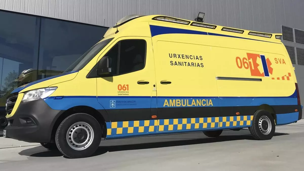 Hallan muerto a un hombre caído junto a un tractor en un camino con varios metros de desnivel en Nigrán