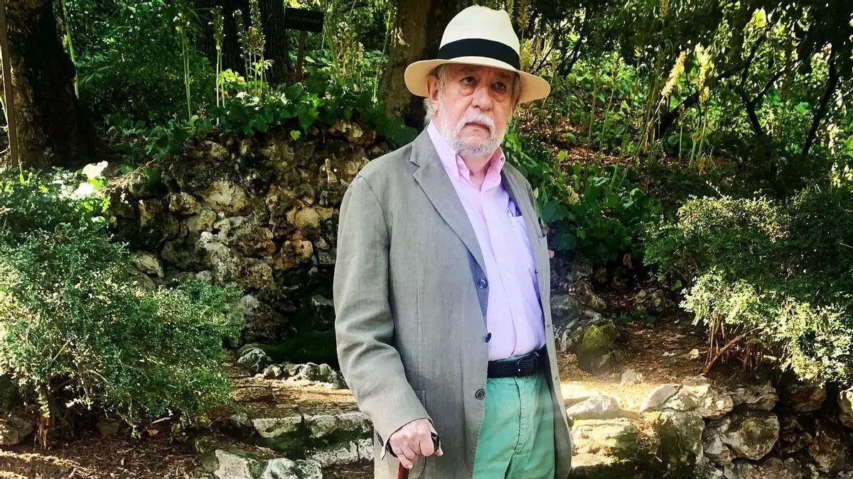Muere el escritor y crítico literario José María Guelbenzu a los 81 años