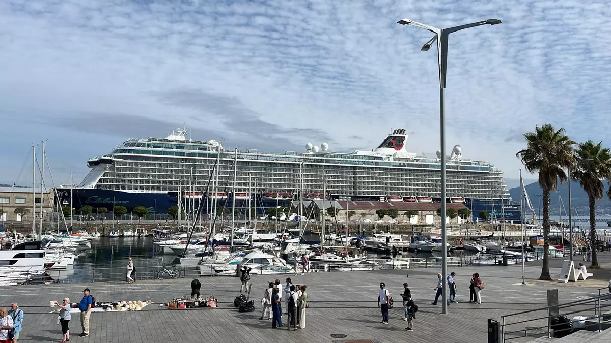 La última escala del «Mein Schiff 4» en Vigo
