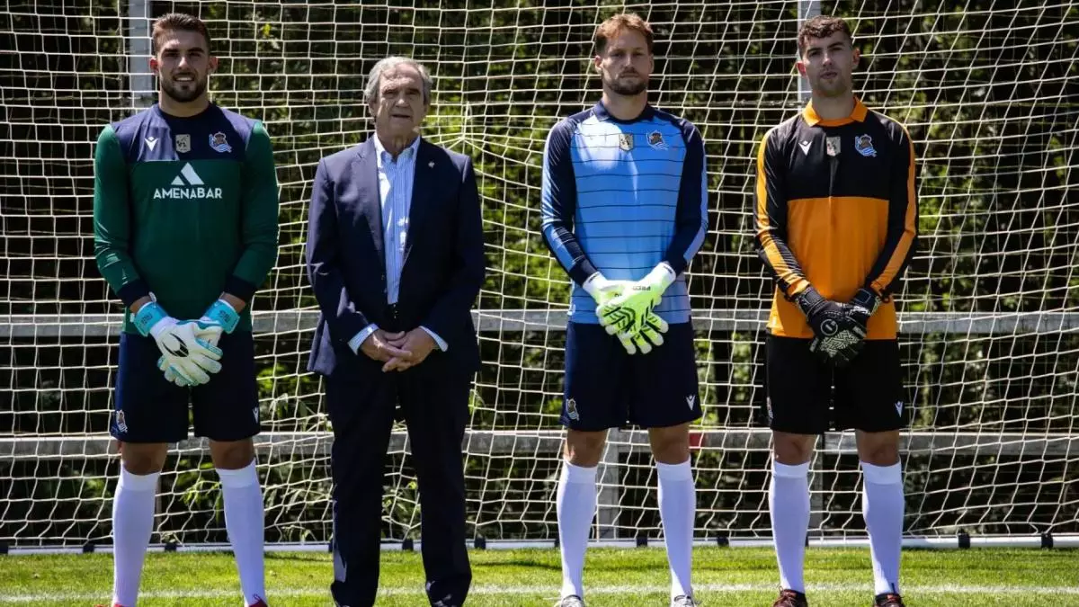 El guiño de la Real Sociedad a Arconada en el 50 aniversario de su debut